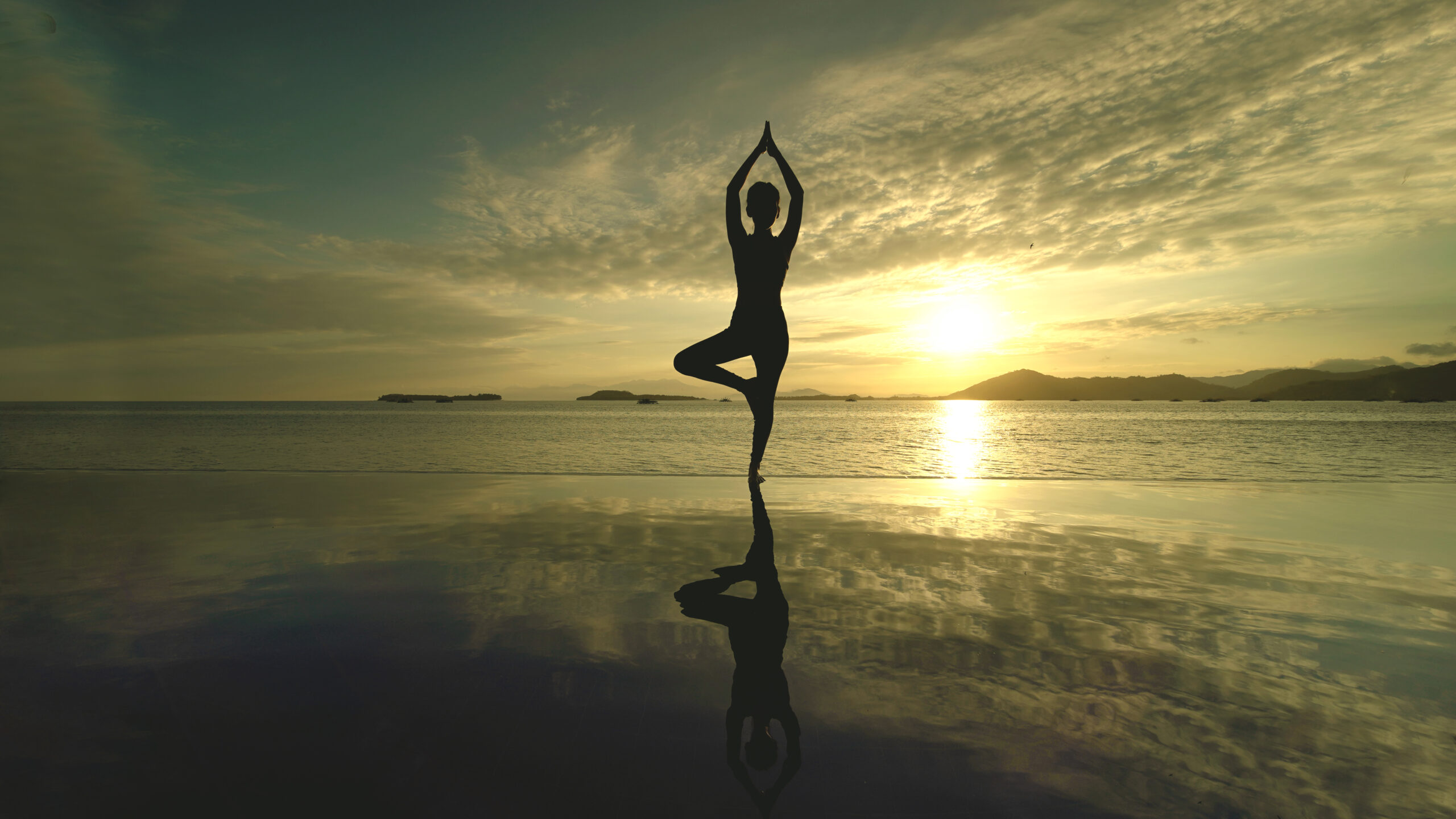 Yoga au coucher du soleil
